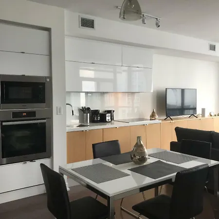 Toronto Downtown Luxurious Stylish 3 Bedroom 3 Bath 2 Balconies Near Rogers Centre Lakeview Condo